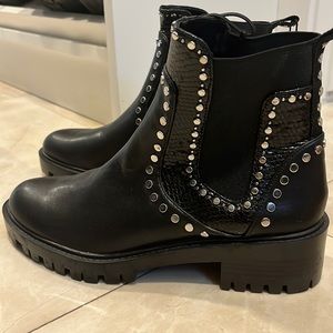 Zara hotties with silver metallic rivets new